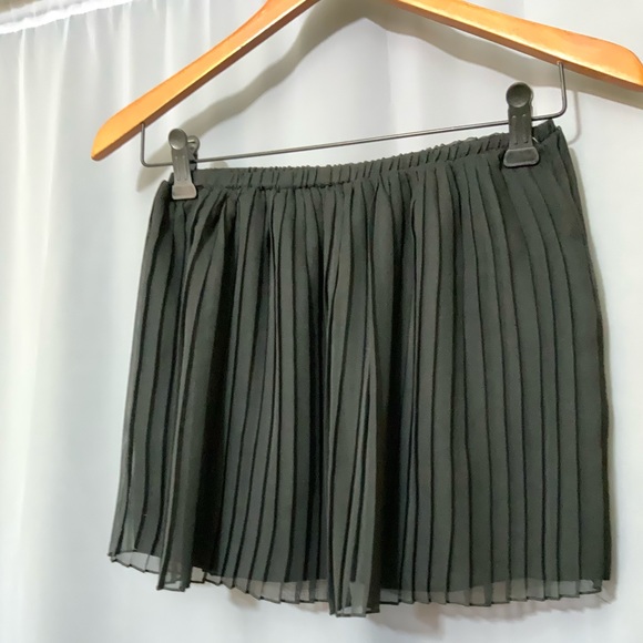 Micro pleated sheer min skirt - Picture 7 of 11